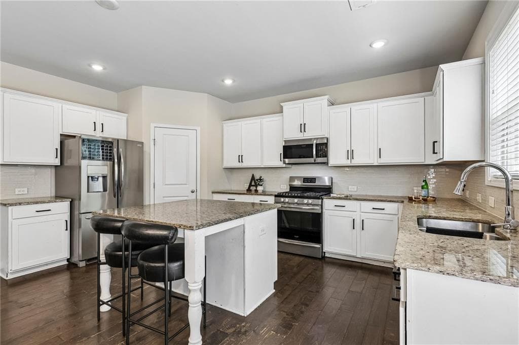 5 bedroom, 3 bathroom, 3,193 sq ft single family residence for sale at 3007 Cove View Court, Dacula, GA 30019 — photo 9