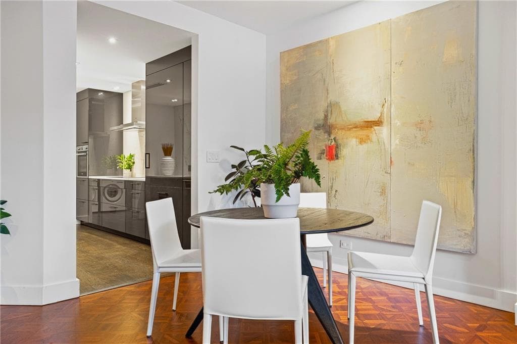 1 bedroom, 1 bathroom, 1,048 sq ft condominium for sale at 2660 Peachtree Road 4E, Atlanta, GA 30305 — photo 7