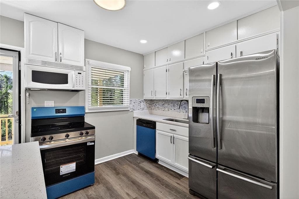 4 bedroom, 2 bathroom, 1,375 sq ft single family residence for sale at 3045 Lindon Lane, Decatur, GA 30033 — photo 2