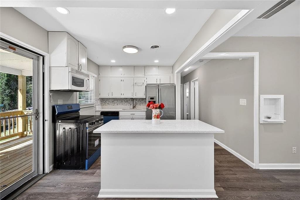 4 bedroom, 2 bathroom, 1,375 sq ft single family residence for sale at 3045 Lindon Lane, Decatur, GA 30033 — photo 4
