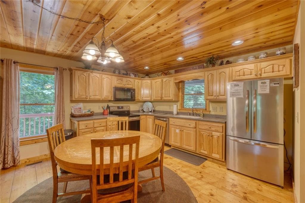 3 bedroom, 3 bathroom, 2,624 sq ft single family residence for sale at 75 Carol Lane, Ellijay, GA 30540 — photo 7