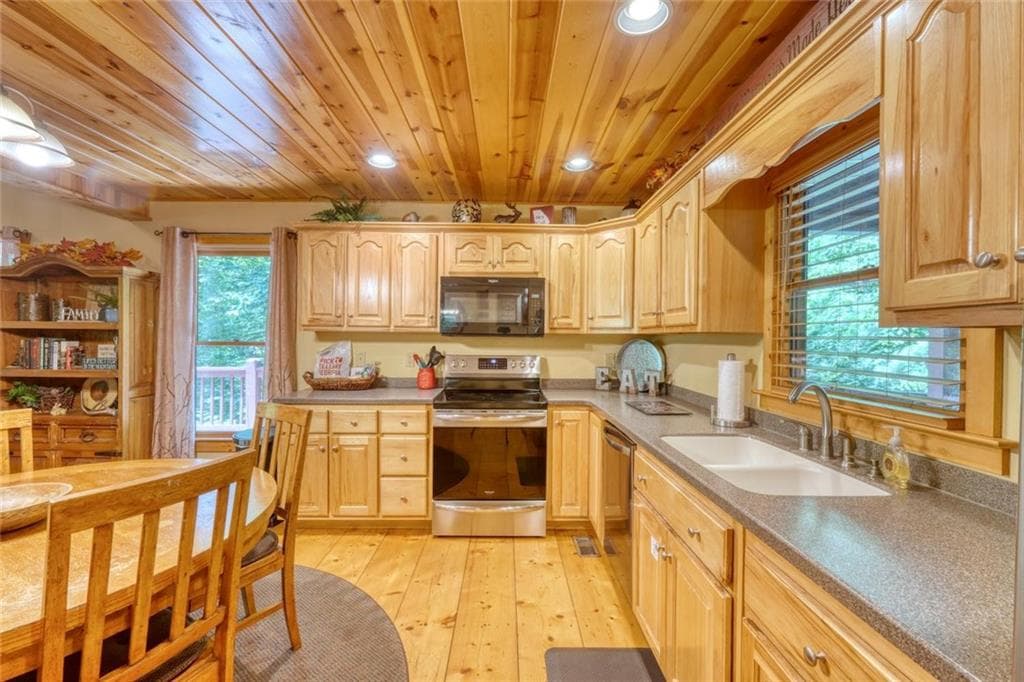 3 bedroom, 3 bathroom, 2,624 sq ft single family residence for sale at 75 Carol Lane, Ellijay, GA 30540 — photo 8