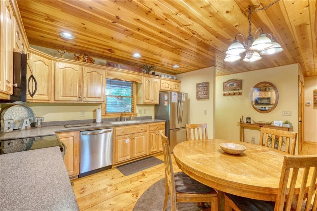 3 bedroom, 3 bathroom, 2,624 sq ft single family residence for sale at 75 Carol Lane, Ellijay, GA 30540 — photo 10