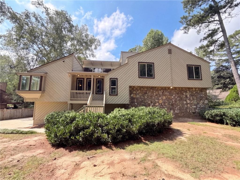 4 bedroom, 3 bathroom, 2,769 sq ft single family residence for sale at 3962 Spalding Hollow, Peachtree Corners, GA 30092