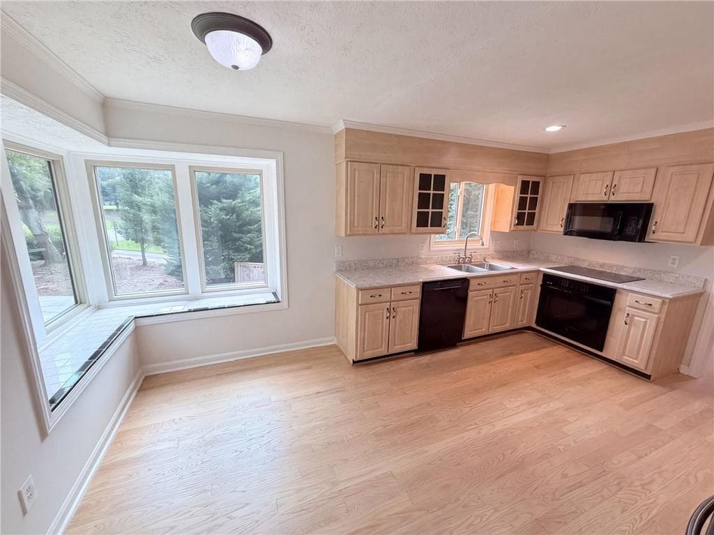 4 bedroom, 3 bathroom, 2,769 sq ft single family residence for sale at 3962 Spalding Hollow, Peachtree Corners, GA 30092 — photo 2