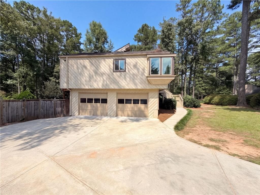 4 bedroom, 3 bathroom, 2,769 sq ft single family residence for sale at 3962 Spalding Hollow, Peachtree Corners, GA 30092 — photo 5