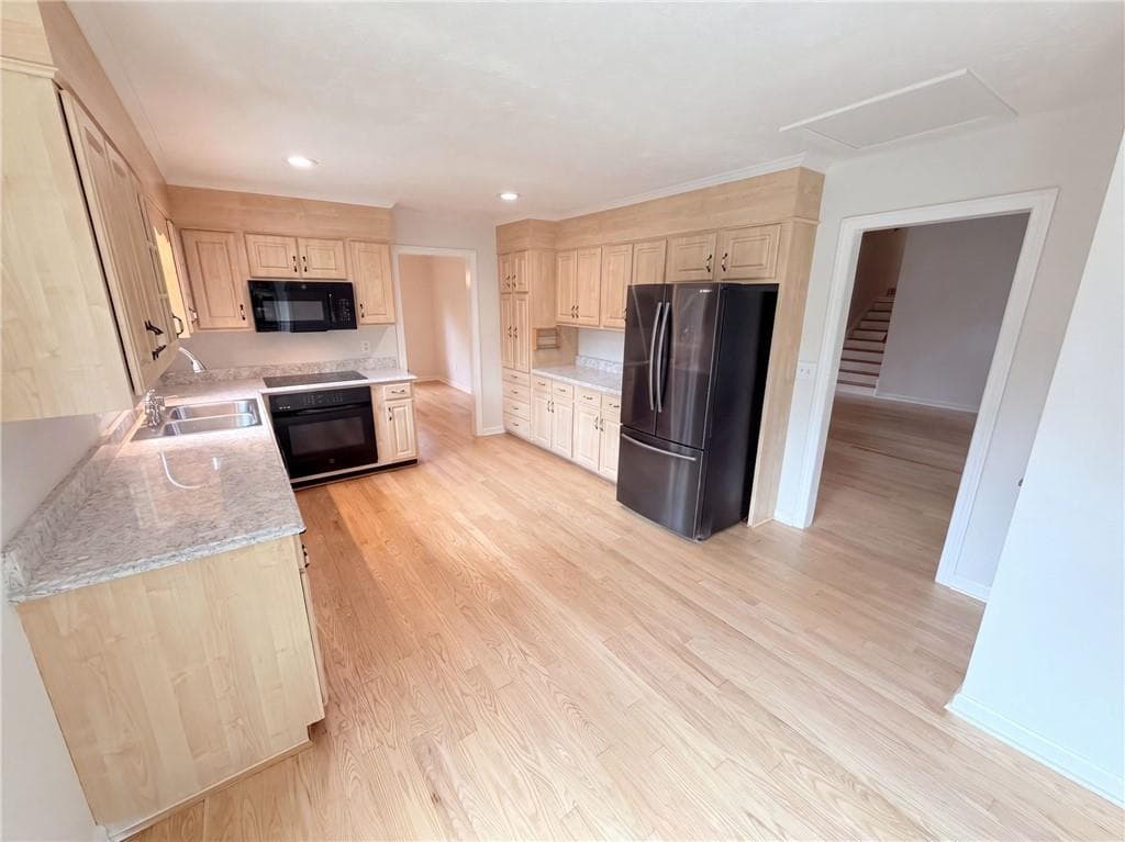 4 bedroom, 3 bathroom, 2,769 sq ft single family residence for sale at 3962 Spalding Hollow, Peachtree Corners, GA 30092 — photo 8