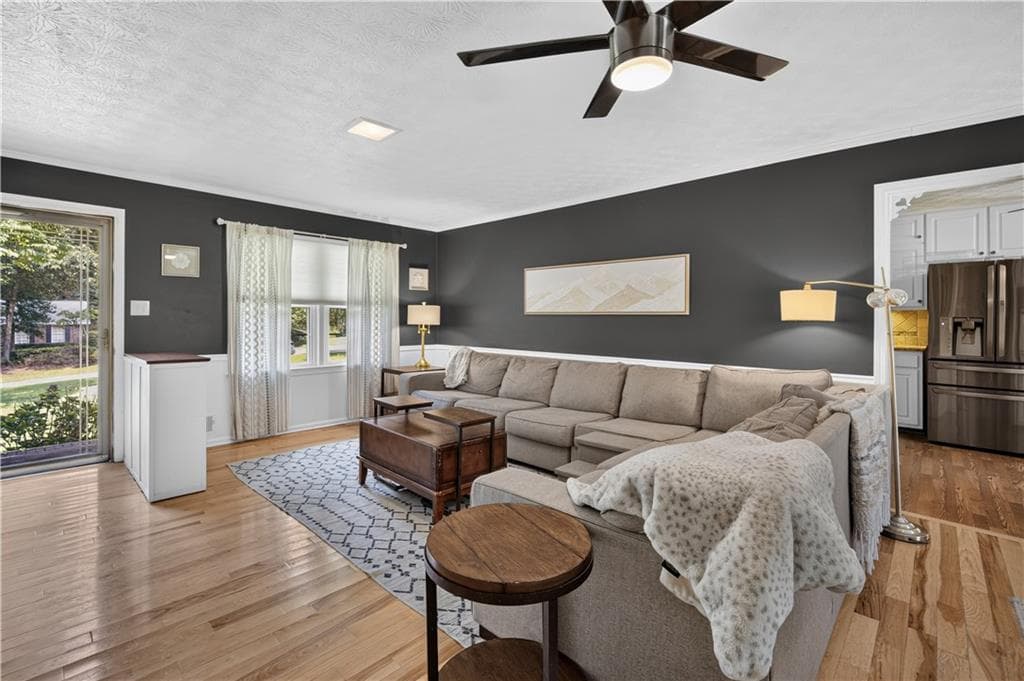 5 bedroom, 3 bathroom, 2,776 sq ft single family residence under contract at 2197 Valley Creek Circle, Snellville, GA 30078 — photo 6