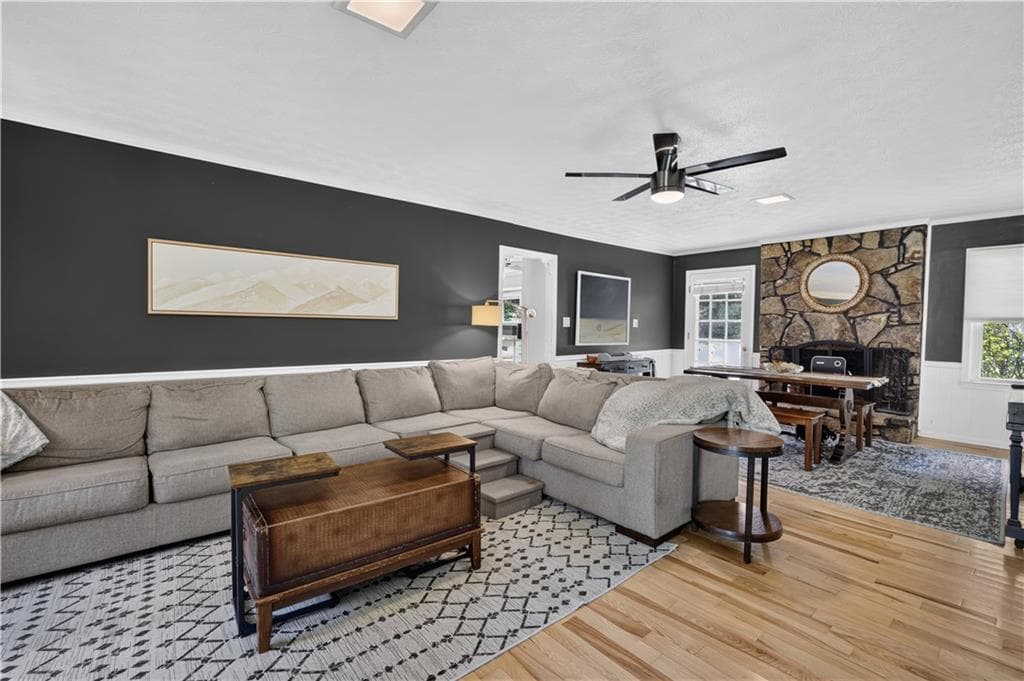 5 bedroom, 3 bathroom, 2,776 sq ft single family residence under contract at 2197 Valley Creek Circle, Snellville, GA 30078 — photo 7