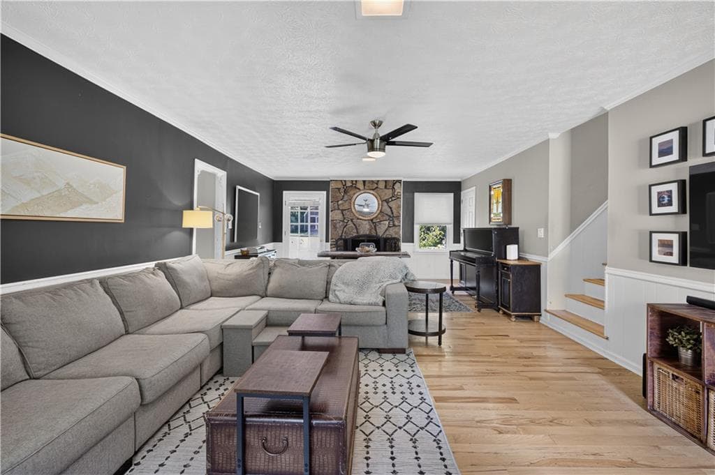5 bedroom, 3 bathroom, 2,776 sq ft single family residence under contract at 2197 Valley Creek Circle, Snellville, GA 30078 — photo 8