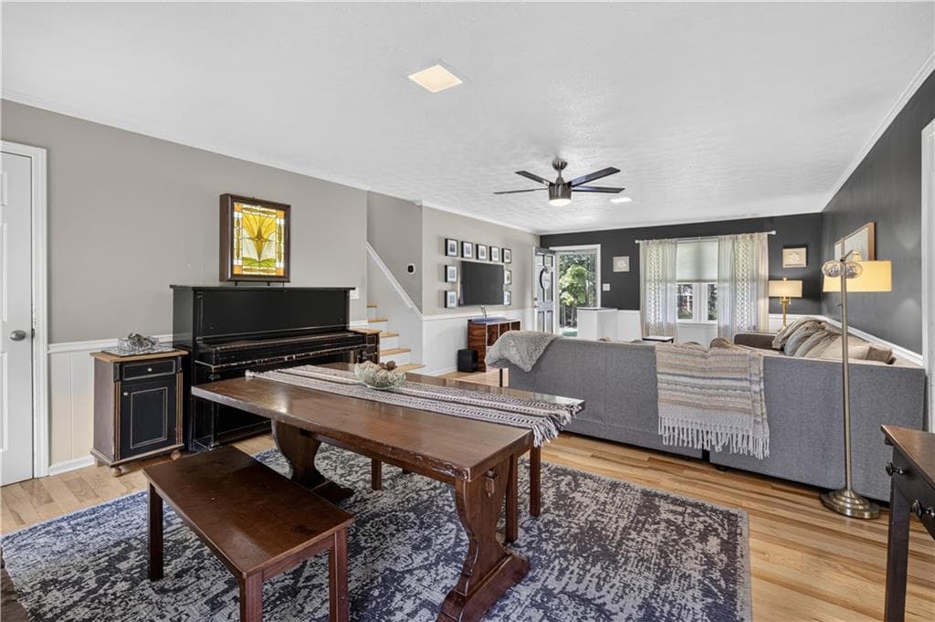 5 bedroom, 3 bathroom, 2,776 sq ft single family residence under contract at 2197 Valley Creek Circle, Snellville, GA 30078 — photo 9