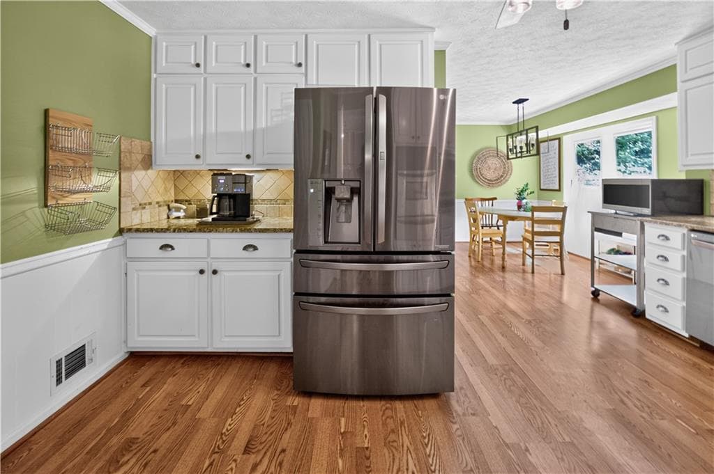 5 bedroom, 3 bathroom, 2,776 sq ft single family residence under contract at 2197 Valley Creek Circle, Snellville, GA 30078 — photo 10