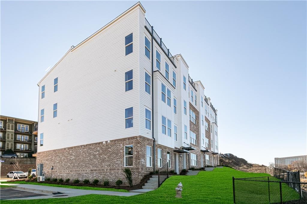 3 bedroom, 3 bathroom, 2,650 sq ft condominium for sale at 338 Skylar Court 104, Atlanta, GA 30315 — photo 3