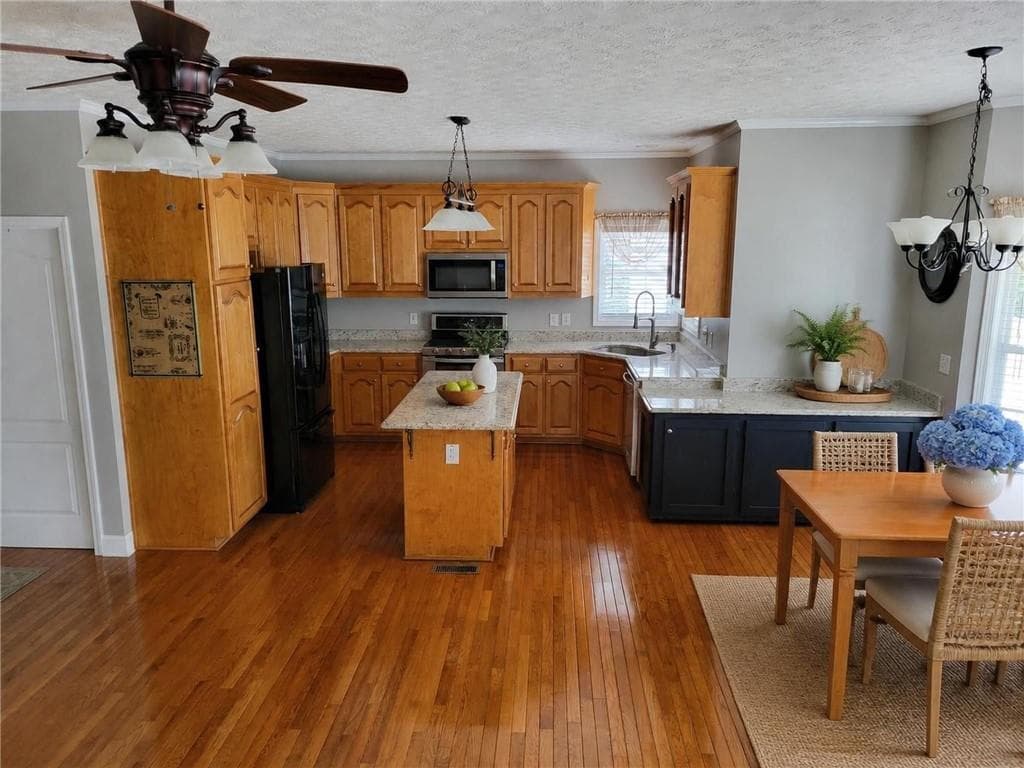 6 bedroom, 4 bathroom, 4,393 sq ft single family residence for sale at 190 Baywatch Circle, Fayetteville, GA 30215 — photo 9