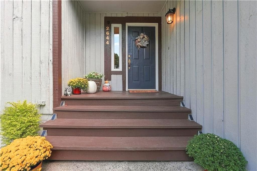 3 bedroom, 2 bathroom, 2,041 sq ft single family residence for sale at 2644 Royal Oak Court, Acworth, GA 30102 — photo 4