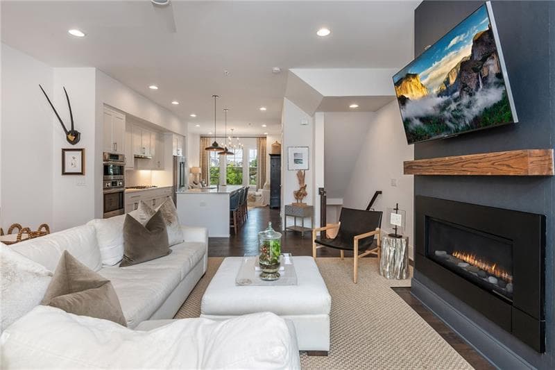 4 bedroom, 5 bathroom, 2,902 sq ft townhouse for rent at 1038 Culpepper Street, Atlanta, GA 30318 for $4,750 a month — photo 3