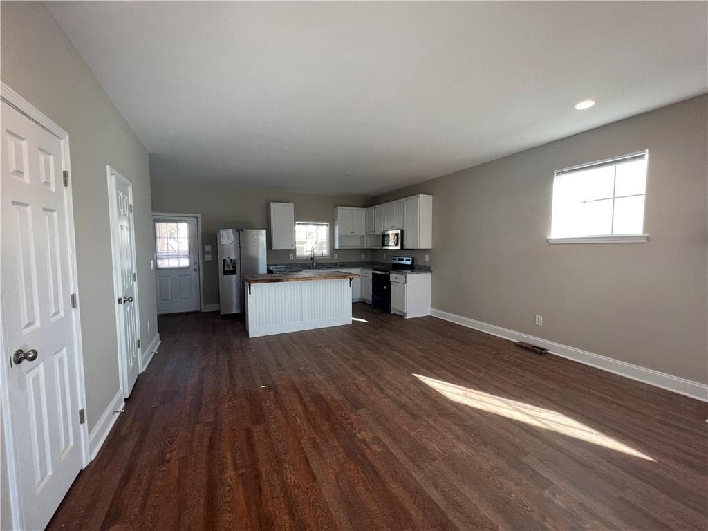 2 bedroom, 3 bathroom single family residence for rent at 70 Liberty Court, Gainesville, GA 30501 for $1,725 a month — photo 4