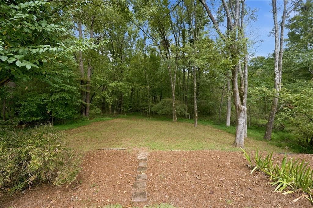 4 bedroom, 4 bathroom, 3,295 sq ft single family residence under contract at 4880 Haydens Walk Drive, Johns Creek, GA 30022 — photo 3