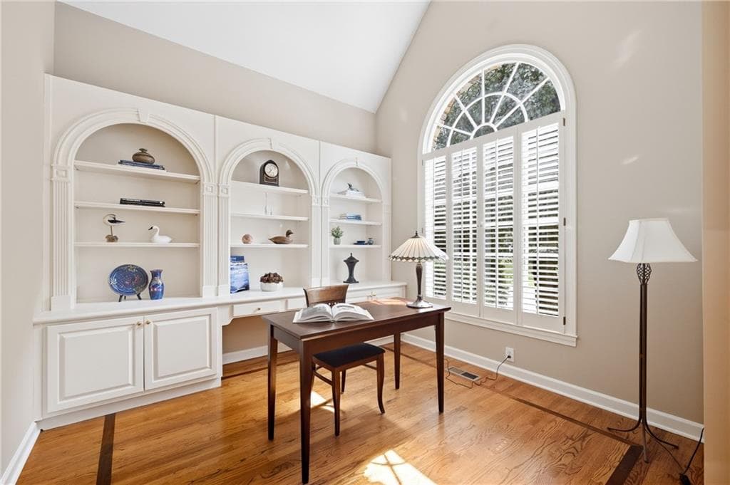 4 bedroom, 4 bathroom, 3,295 sq ft single family residence under contract at 4880 Haydens Walk Drive, Johns Creek, GA 30022 — photo 9