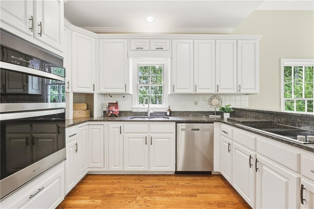 4 bedroom, 4 bathroom, 3,295 sq ft single family residence under contract at 4880 Haydens Walk Drive, Johns Creek, GA 30022 — photo 10