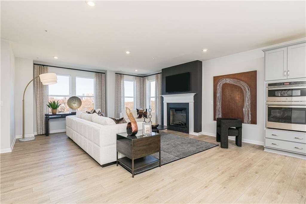 3 bedroom, 3 bathroom, 2,650 sq ft condominium for sale at 342 Skylar Court 106, Atlanta, GA 30315 — photo 6