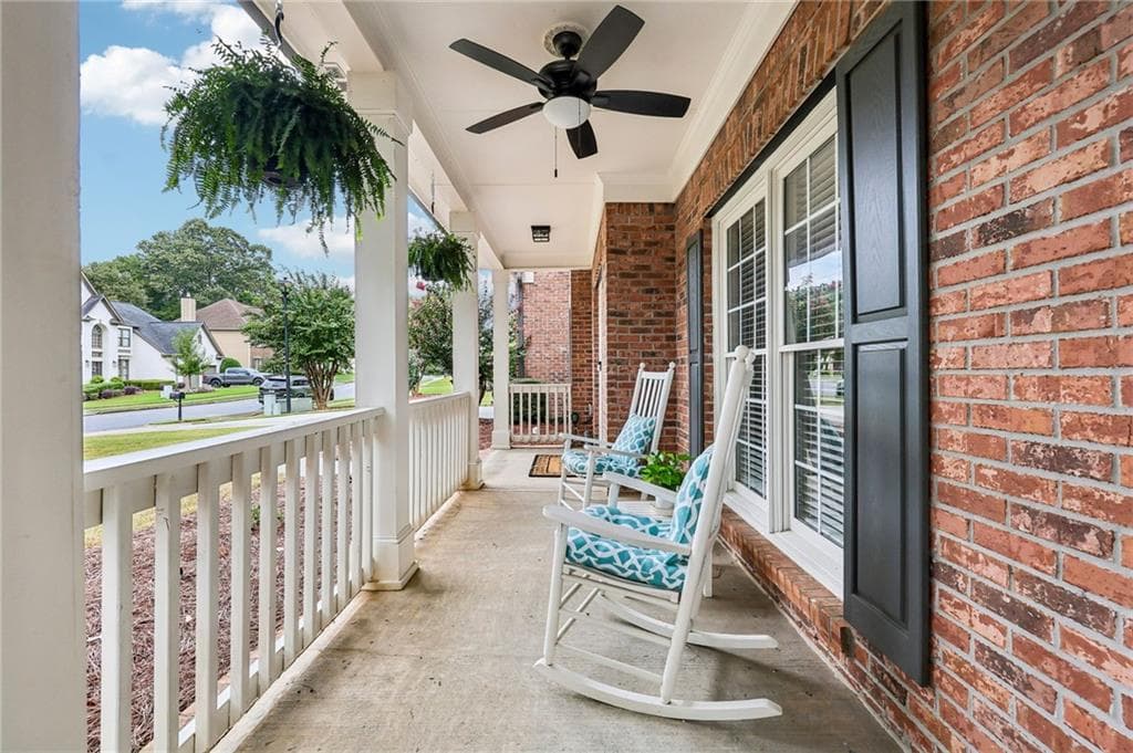 5 bedroom, 4 bathroom, 2,827 sq ft single family residence for sale at 3845 Summit Gate Drive, Suwanee, GA 30024 — photo 7