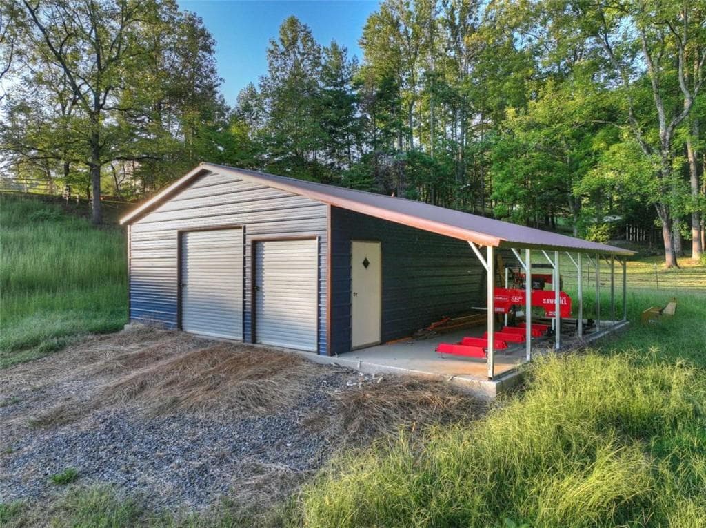 2 bedroom, 2 bathroom, 1,280 sq ft single family residence for sale at 859 Hagin Circle, Ellijay, GA 30536 — photo 8