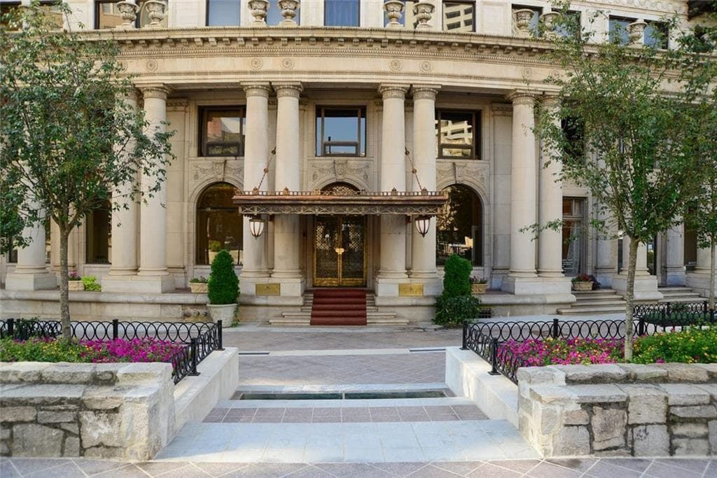 3 bedroom, 3 bathroom, 1,882 sq ft condominium for sale at 75 Ponce de Leon Avenue 1107, Atlanta, GA 30308