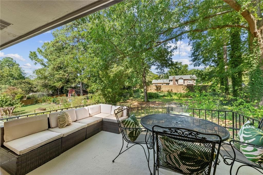 4 bedroom, 3 bathroom, 2,181 sq ft single family residence for sale at 391 Havilon Way, Smyrna, GA 30082 — photo 5