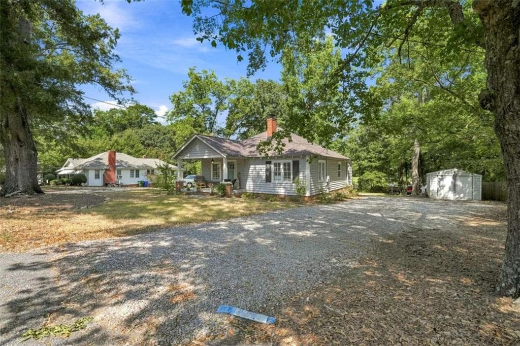 3 bedroom, 2 bathroom, 1,298 sq ft single family residence for sale at 1235 S Madison Avenue, Monroe, GA 30655 — photo 3