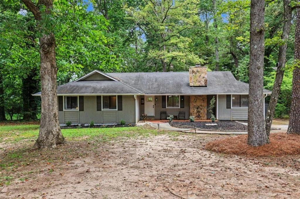 4 bedroom, 2 bathroom, 2,016 sq ft single family residence for sale at 130 Ashley Oaks Drive, Mcdonough, GA 30253 — photo 2