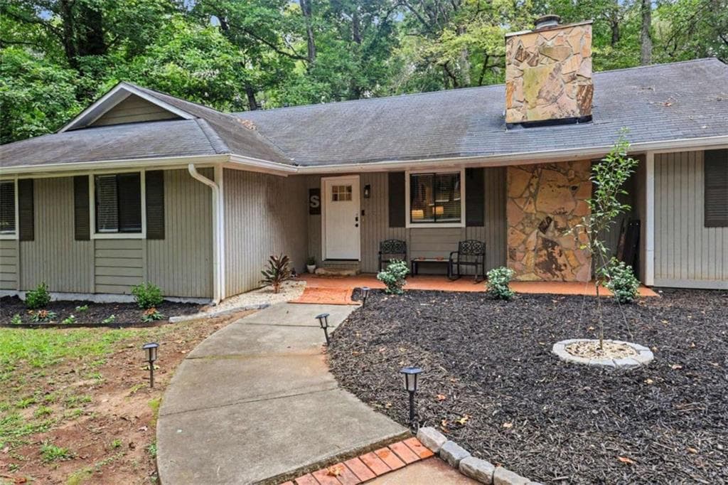 4 bedroom, 2 bathroom, 2,016 sq ft single family residence for sale at 130 Ashley Oaks Drive, Mcdonough, GA 30253 — photo 4