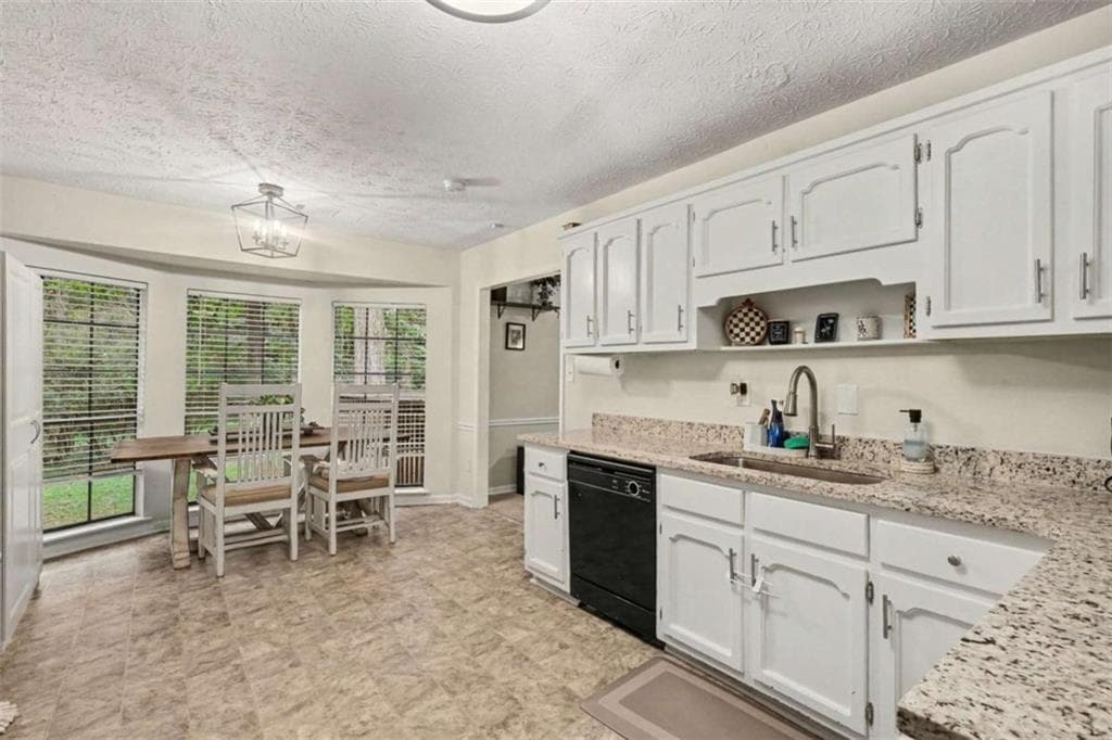 4 bedroom, 2 bathroom, 2,016 sq ft single family residence for sale at 130 Ashley Oaks Drive, Mcdonough, GA 30253 — photo 9