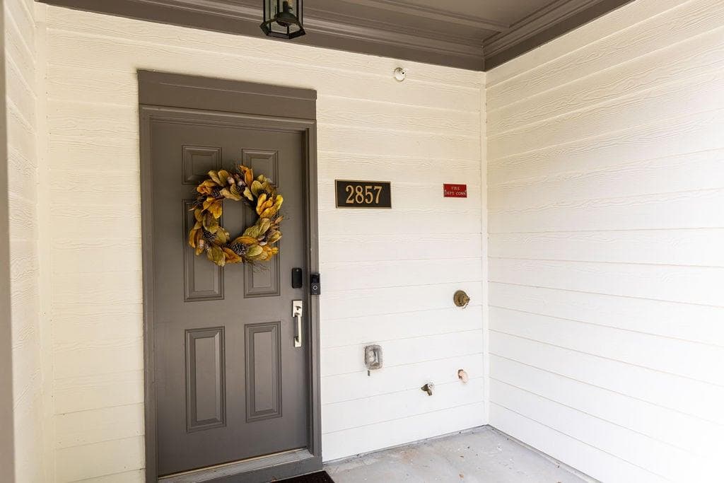 3 bedroom, 3 bathroom, 1,535 sq ft townhouse for sale at 2857 Regal Park, Atlanta, GA 30318 — photo 4
