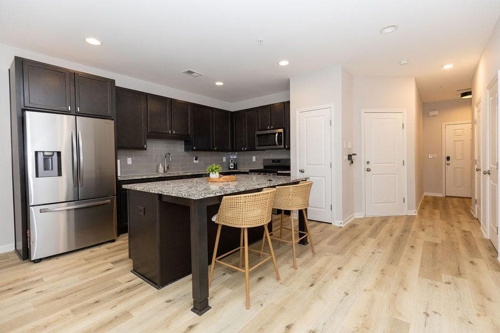 3 bedroom, 3 bathroom, 1,535 sq ft townhouse for sale at 2857 Regal Park, Atlanta, GA 30318 — photo 6