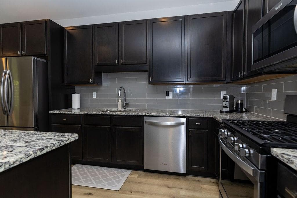 3 bedroom, 3 bathroom, 1,535 sq ft townhouse for sale at 2857 Regal Park, Atlanta, GA 30318 — photo 10