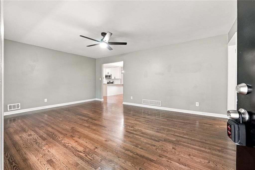 3 bedroom, 2 bathroom, 1,396 sq ft single family residence for sale at 2988 Valley Ridge Drive, Decatur, GA 30032 — photo 3