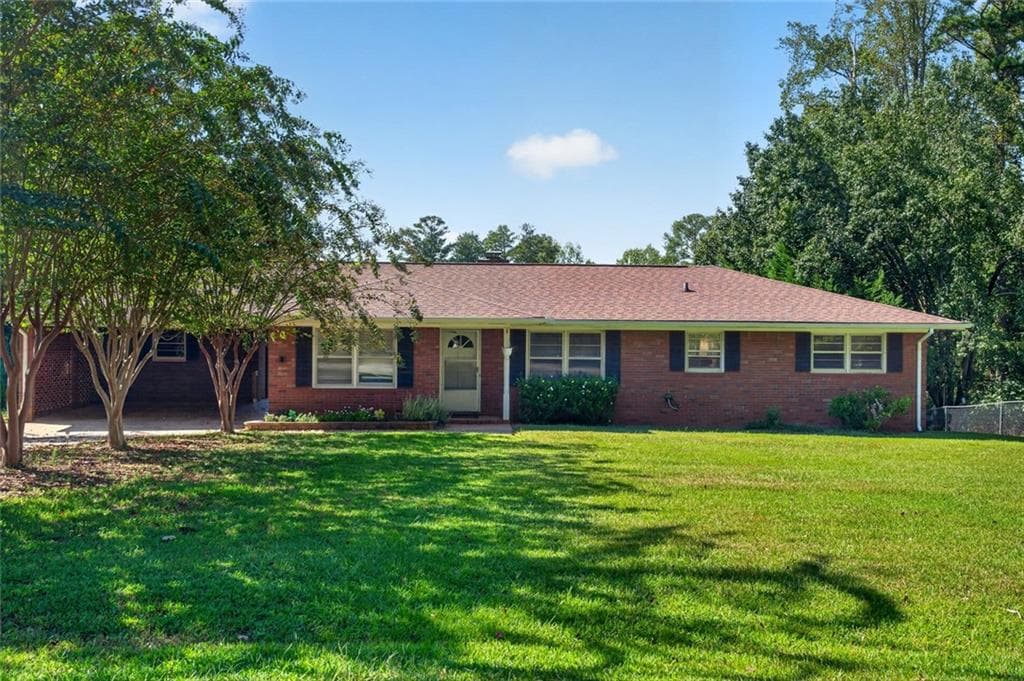 3 bedroom, 2 bathroom, 1,536 sq ft single family residence for sale at 3813 Todd Drive, Oakwood, GA 30566 — photo 3