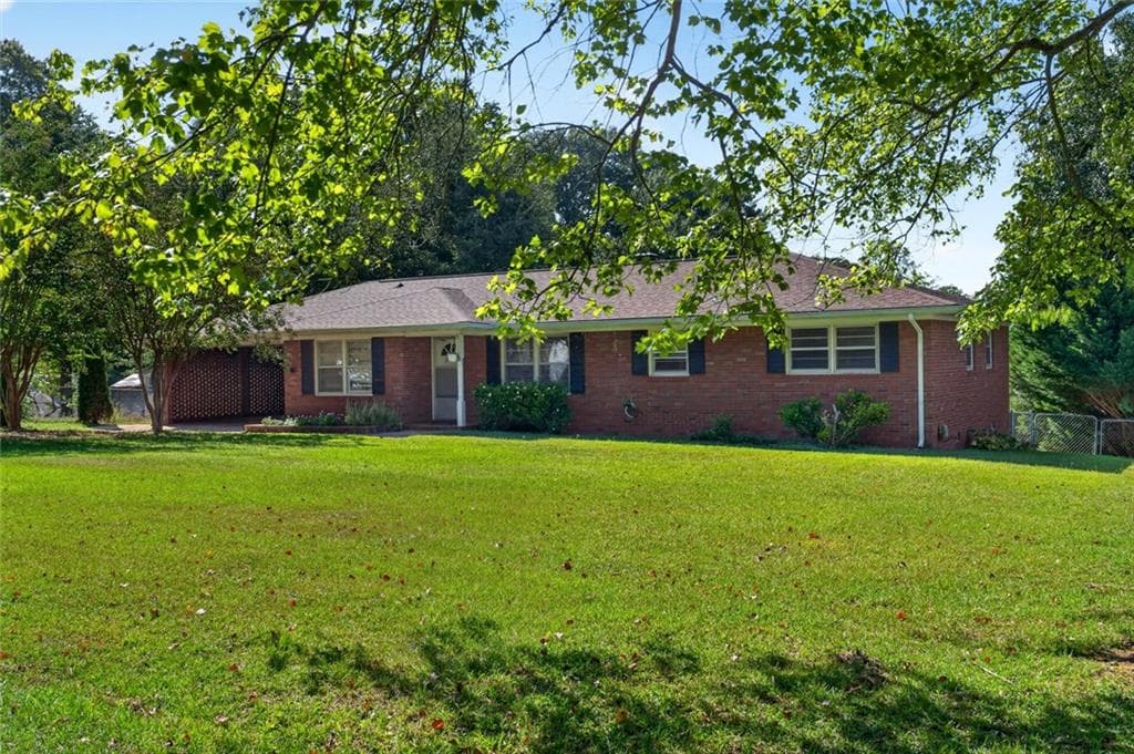 3 bedroom, 2 bathroom, 1,536 sq ft single family residence for sale at 3813 Todd Drive, Oakwood, GA 30566 — photo 4