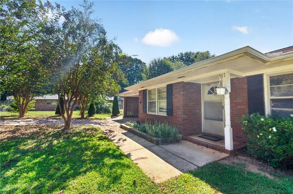 3 bedroom, 2 bathroom, 1,536 sq ft single family residence for sale at 3813 Todd Drive, Oakwood, GA 30566 — photo 5