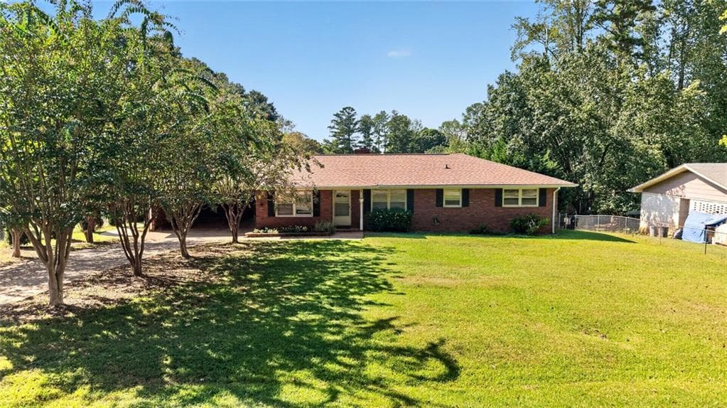 3 bedroom, 2 bathroom, 1,536 sq ft single family residence for sale at 3813 Todd Drive, Oakwood, GA 30566 — photo 6