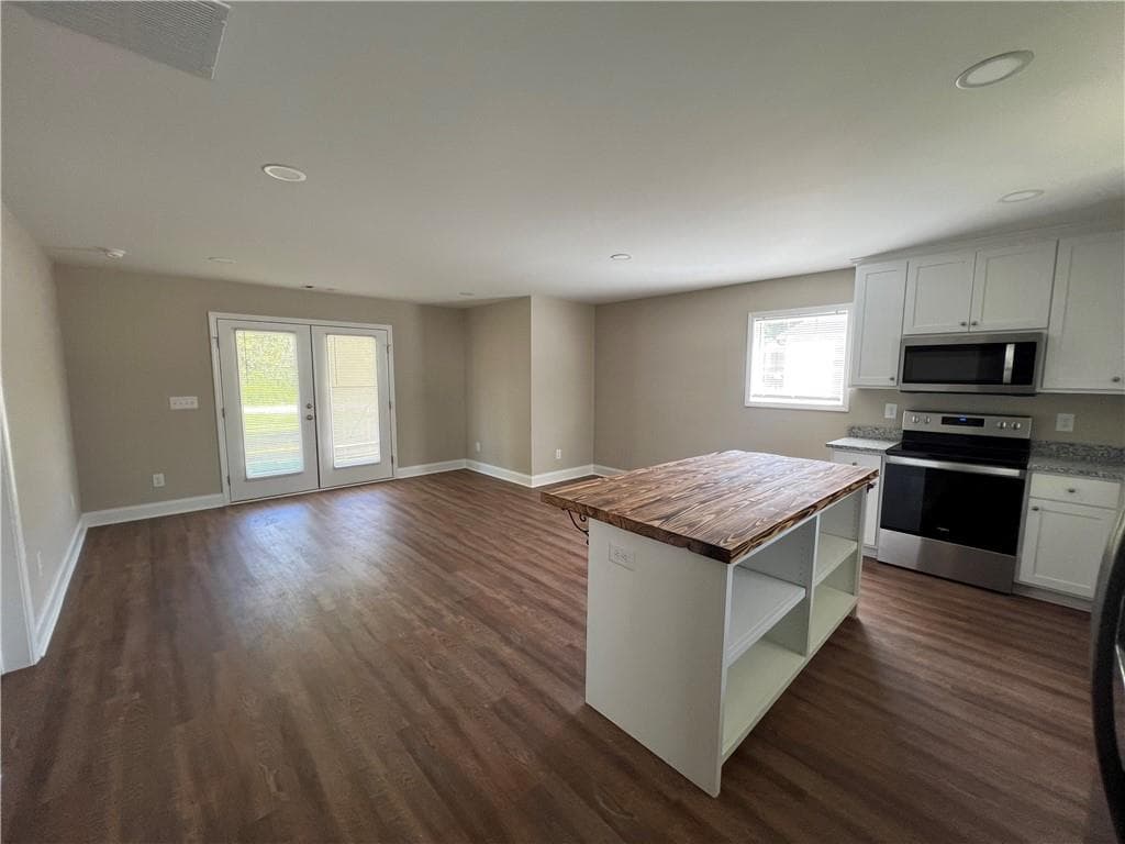 3 bedroom, 2 bathroom single family residence for rent at 5964 Moon Drive, Lula, GA 30554 for $1,850 a month — photo 2