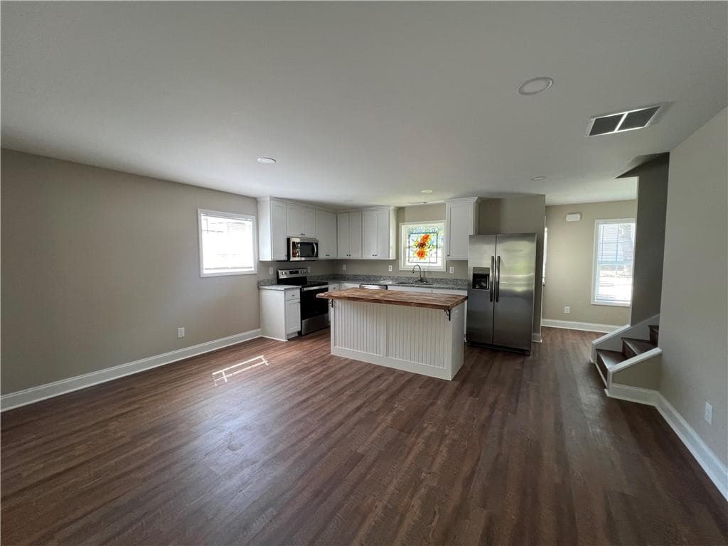 3 bedroom, 2 bathroom single family residence for rent at 5964 Moon Drive, Lula, GA 30554 for $1,850 a month — photo 3