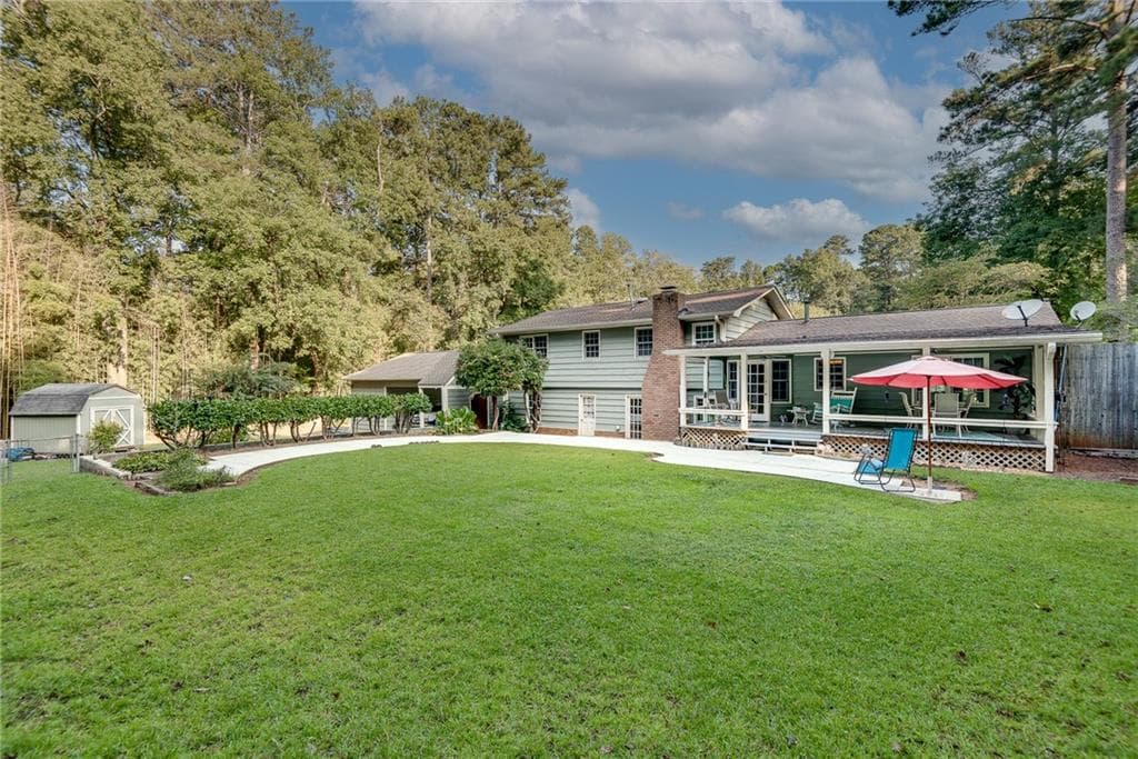 5 bedroom, 3 bathroom, 2,138 sq ft single family residence under contract at 1660 Northwoods Drive, Marietta, GA 30066 — photo 4