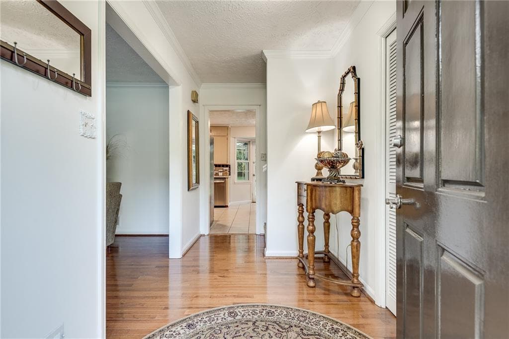 5 bedroom, 3 bathroom, 2,138 sq ft single family residence under contract at 1660 Northwoods Drive, Marietta, GA 30066 — photo 6