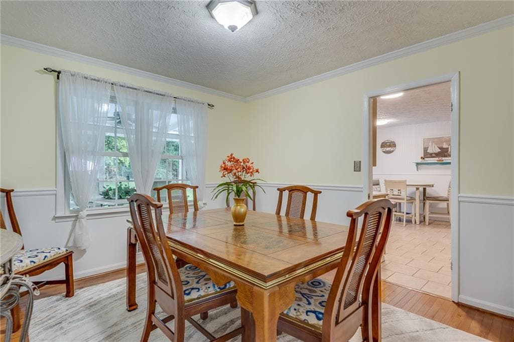 5 bedroom, 3 bathroom, 2,138 sq ft single family residence under contract at 1660 Northwoods Drive, Marietta, GA 30066 — photo 10