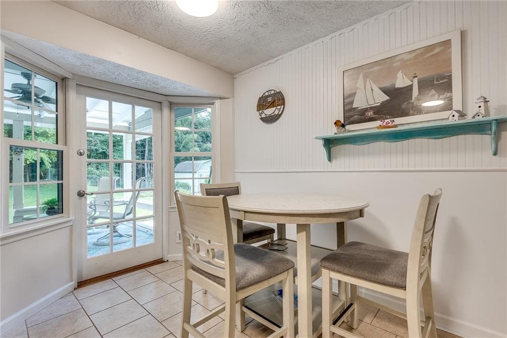 5 bedroom, 3 bathroom, 2,138 sq ft single family residence under contract at 1660 Northwoods Drive, Marietta, GA 30066 — photo 9