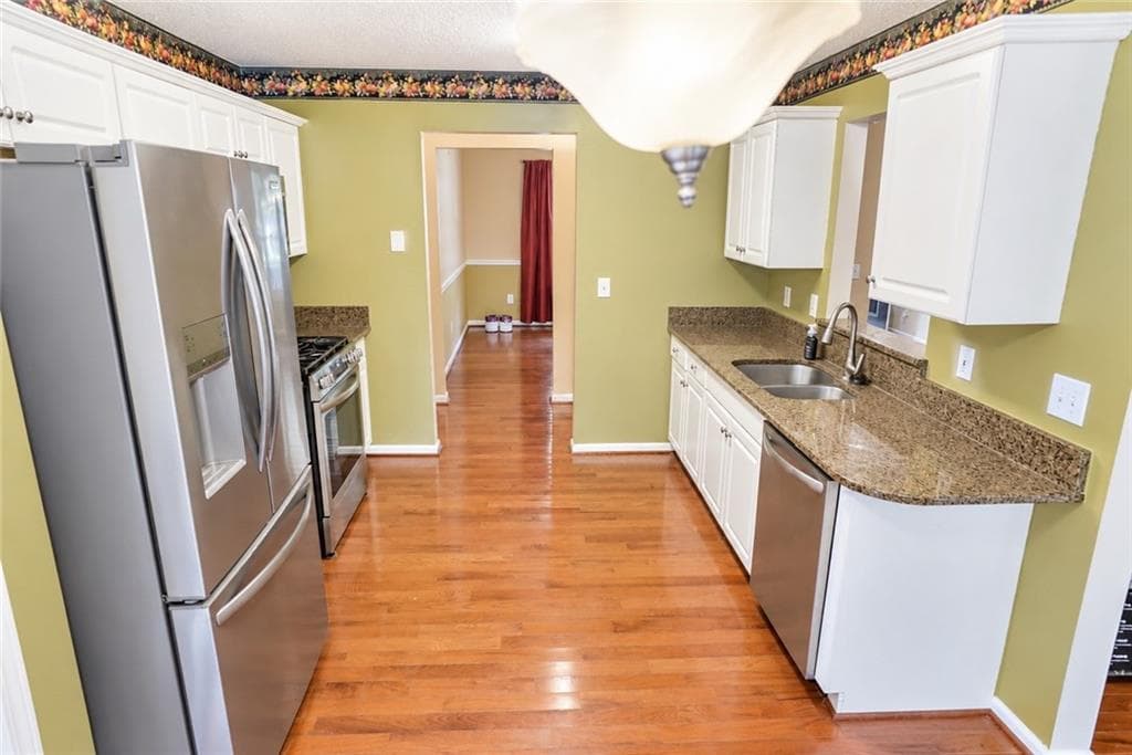 3 bedroom, 2 bathroom, 2,200 sq ft single family residence for sale at 3874 Saint George Terrace, Powder Springs, GA 30127 — photo 9