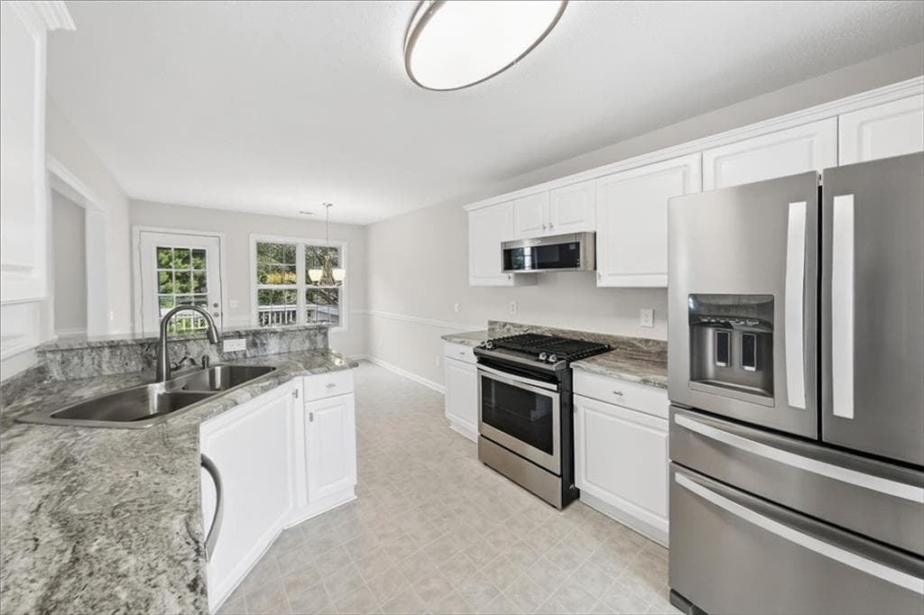 5 bedroom, 3 bathroom, 2,574 sq ft single family residence under contract at 286 Trailwood Gap, Douglasville, GA 30134 — photo 8