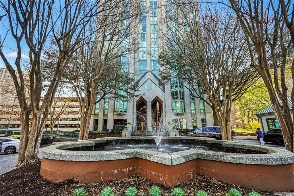2 bedroom, 2 bathroom, 1,228 sq ft condominium for sale at 2870 Pharr Court 1806, Atlanta, GA 30305 — photo 2